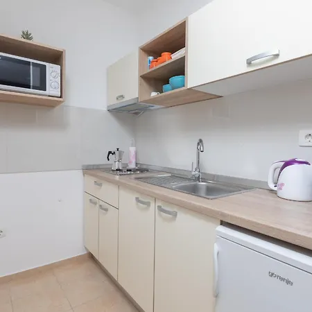 Miandmi * マカルスカ